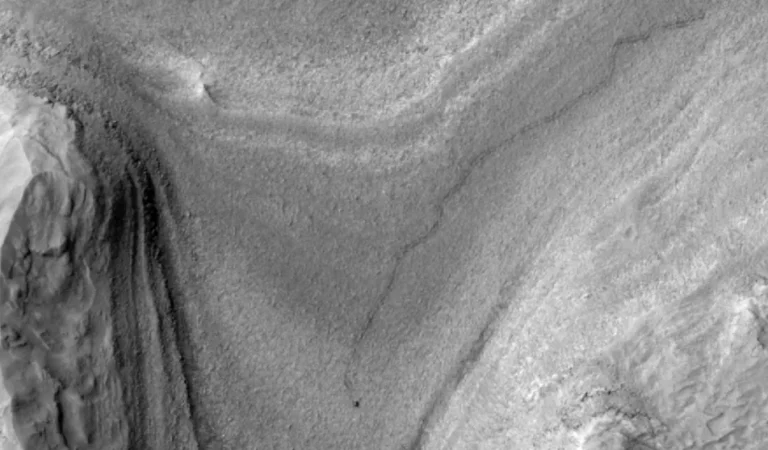 Curiosity Rover’s Tracks Captured in Stunning Mars Orbiter Image Curiosity Rover’s Tracks Captured in Stunning Mars Orbiter Image